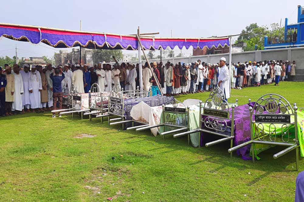 একই পরিবারের ৯ লাশ, শোক কাঁদছে প্রতিবেশীরাও : রামপালে সড়ক দুর্ঘটনা