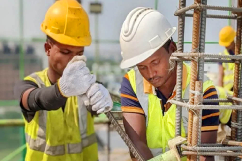 ‘মালয়েশিয়ায় বাংলাদেশি সহ  বিদেশি কর্মীদের জন্য দুঃসংবাদ’  আসলে কি তাই ?