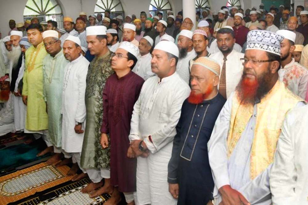 নিজ এলাকায় ঈদুল ফিতরের নামাজ আদায় করলেন তথ্যমন্ত্রী