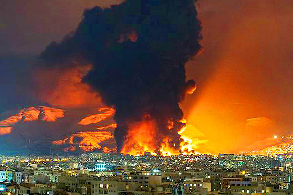 ইরানের ক্ষেপণাস্ত্রের আঘাতে কি ভেঙে পড়ছে ইসরায়েলের আকাশ প্রতিরক্ষাব্যবস্থা