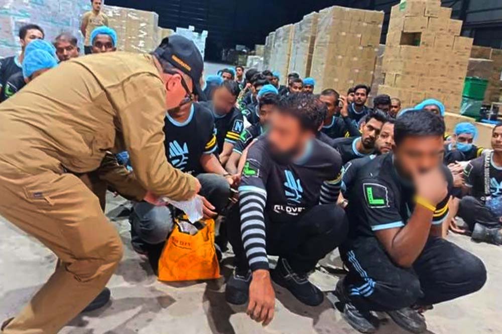 মালয়েশিয়ায় কারখানায় ইমিগ্রেশন বিভাগের অভিযানে ৭৯ বাংলাদেশি শ্রমিক আটক