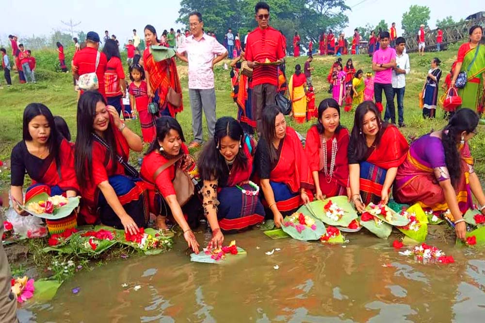 নদীতে ফুল ভাসিয়ে শুরু বিজু উৎসব, পাহাড়ে মঙ্গল ও শান্তি কামনা