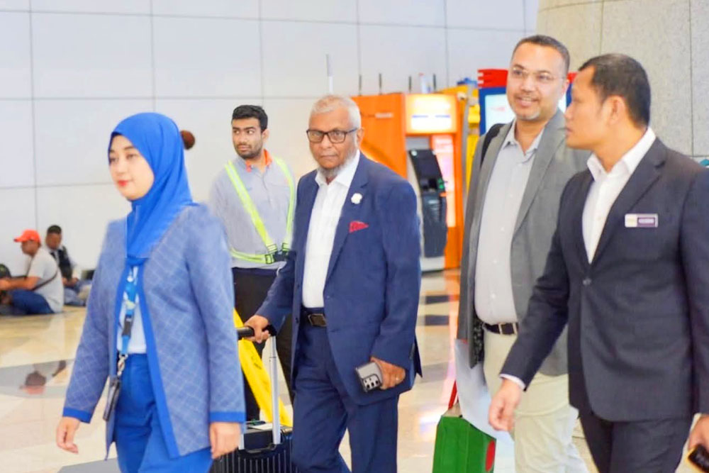 শ্রমবাজার পুনরায় চালুর লক্ষ্যে মালয়েশিয়া আসলেন প্রবাসী কল্যাণমন্ত্রী ও উপদেষ্টা