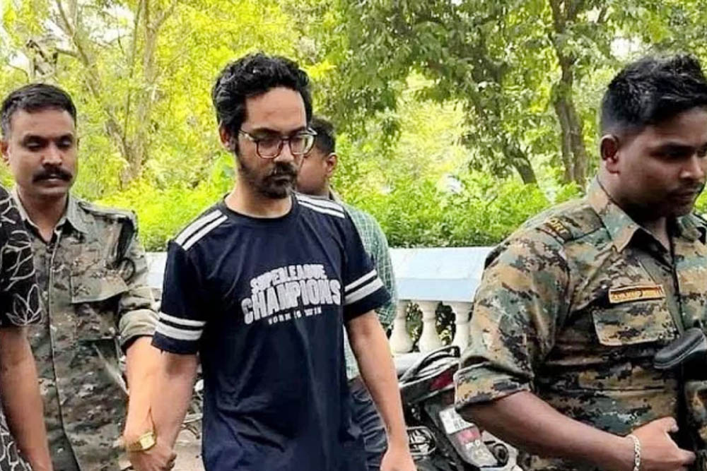 হাদি হত্যা মামলার প্রধান আসামি ফয়সালকে অস্ত্র মামলায় ১০ বছরের কারাদণ্ড