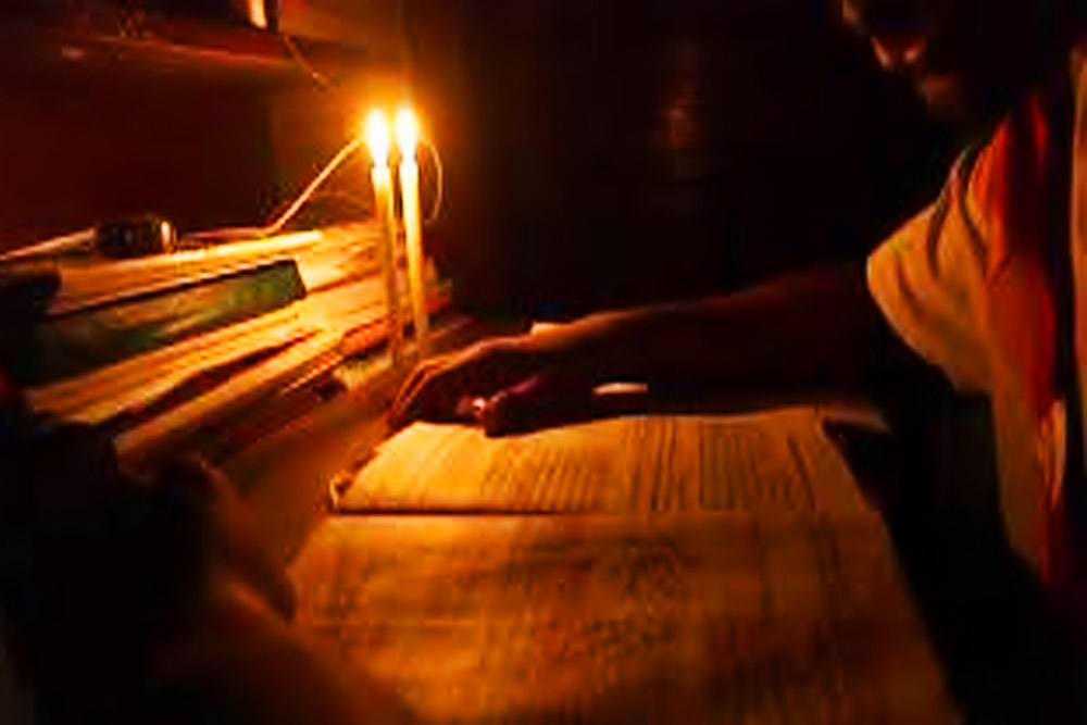 ঘন ঘন লোডশেডিংয়ে চরম ভোগান্তি,  স্বাভাবিক জীবনযাত্রা ব্যাহত