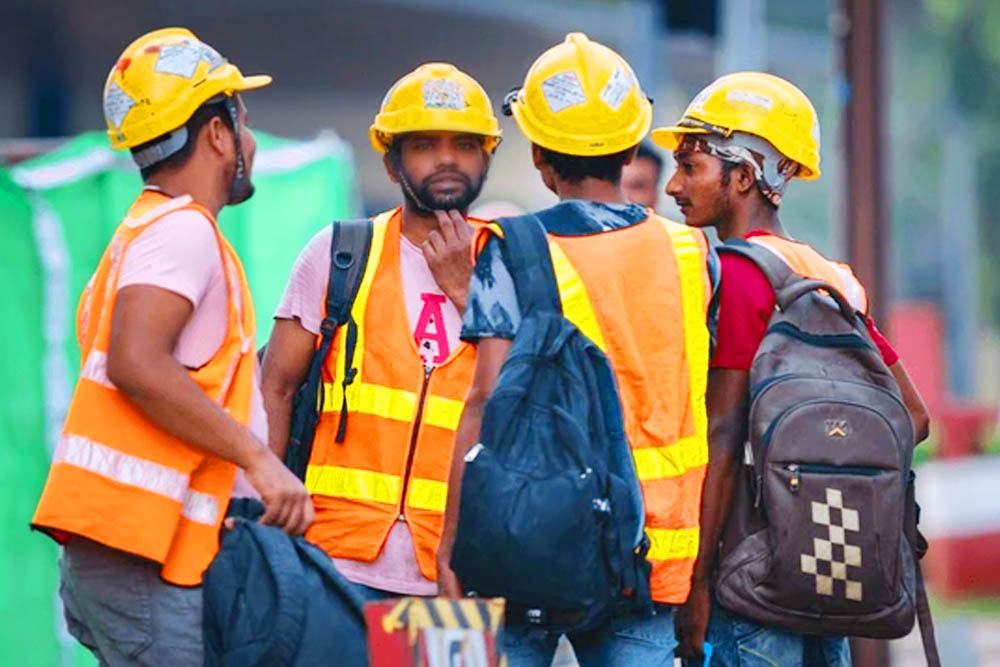 যুদ্ধের ধাক্কা লাগলো বিদেশে কর্মসংস্থানে, মার্চে জনশক্তি রপ্তানি অর্ধেকে নেমেছে