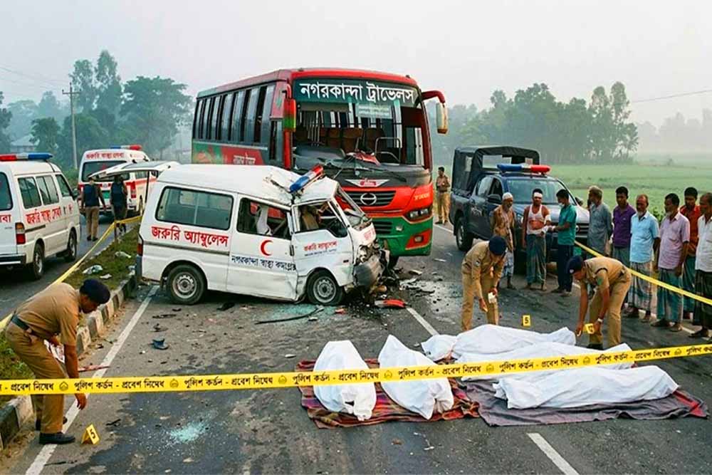 ফরিদপুরে বাস ও অ্যাম্বুলেন্সের মুখোমুখি সংঘর্ষে নিহত ৫