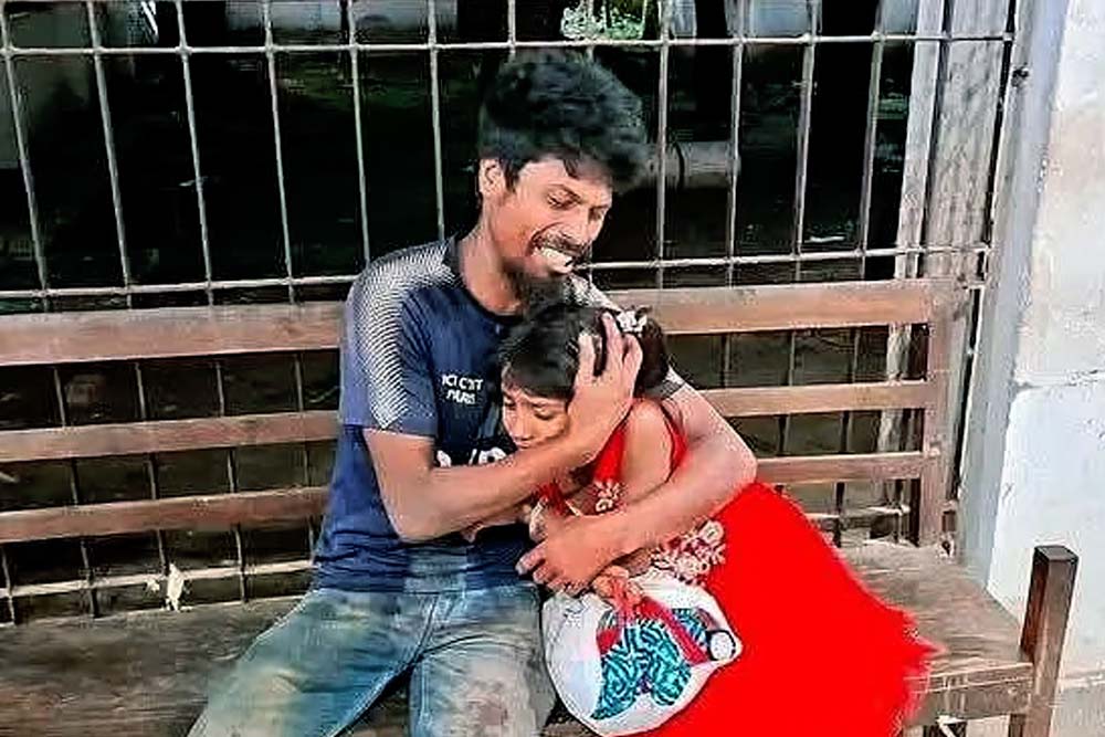 ঈদের কেনাকাটা করে বাড়ী ফেরার পথে ট্রেনের ধাক্কায় মা-ছেলের মৃত্যু