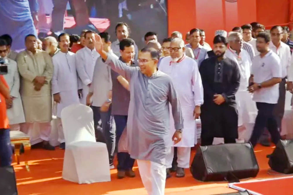 নয়াপল্টনে শ্রমিক দলের সমাবেশে যোগ দিলেন তারেক রহমান
