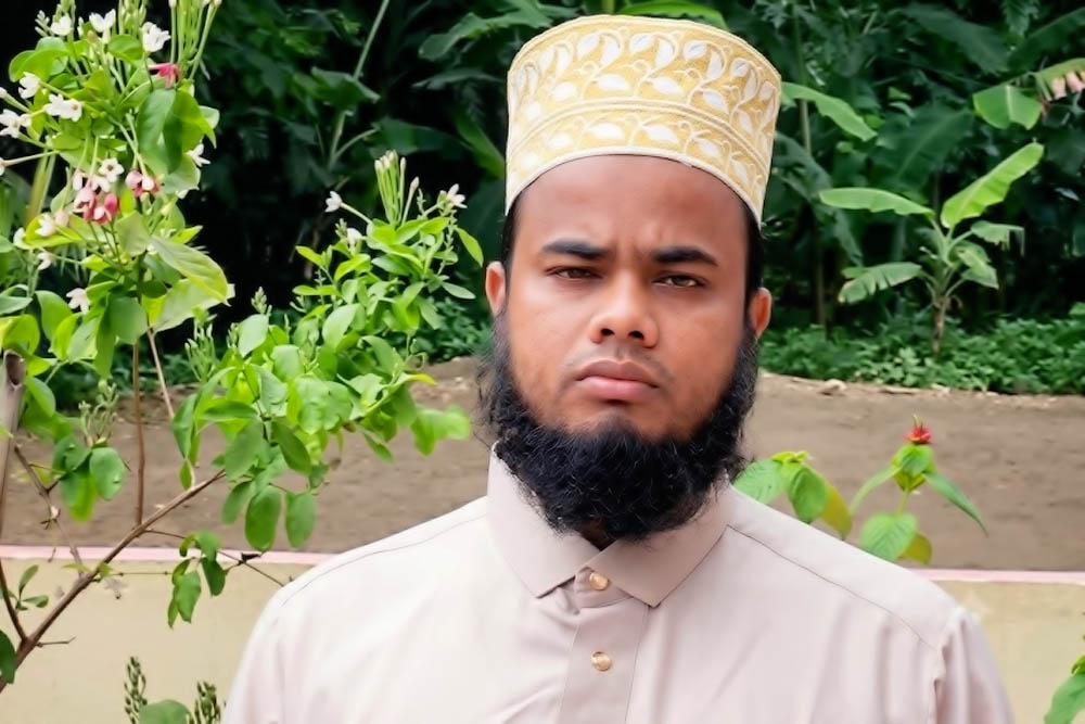 মসজিদে মিলল ইমামের ঝুলন্ত মরদেহ, রুমে পড়ে ছিল চিরকুট
