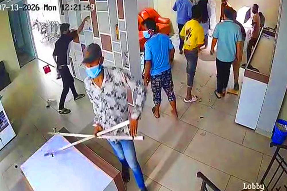 চাঁদা না পেয়ে ব্যবসাপ্রতিষ্ঠানে হামলা-লুটপাট, ২ কোটি টাকা দাবি