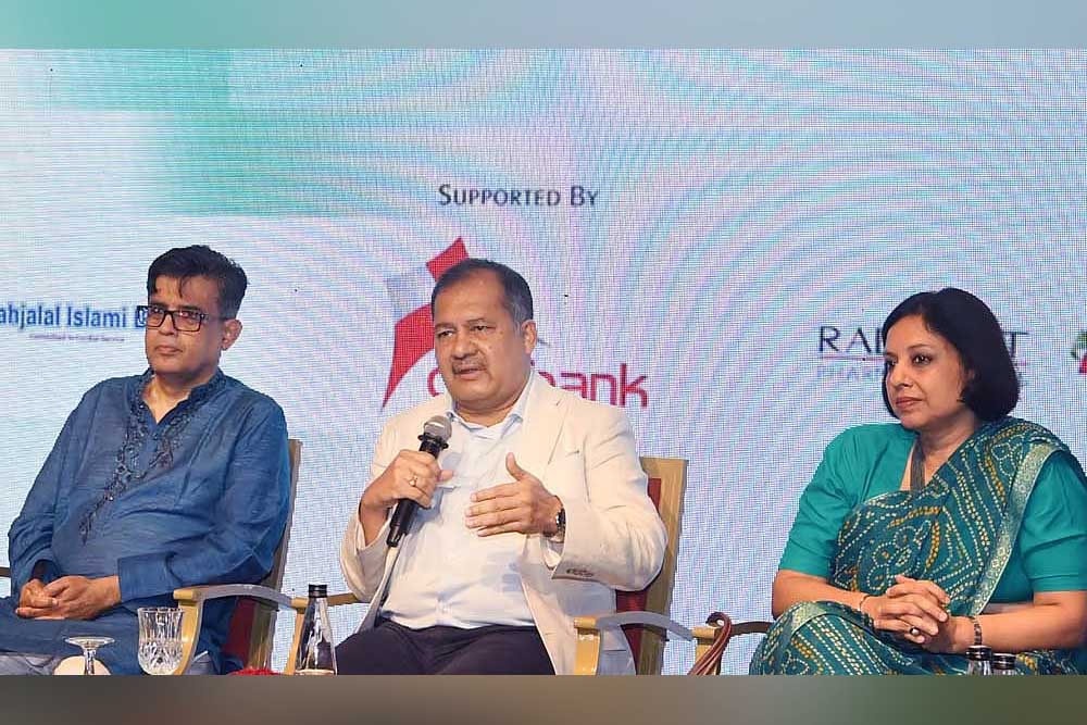 সাংবাদিকের কাজ তথ্য দেওয়া, অ্যাক্টিভিস্ট হওয়া উচিত নয়: তথ্যমন্ত্রী