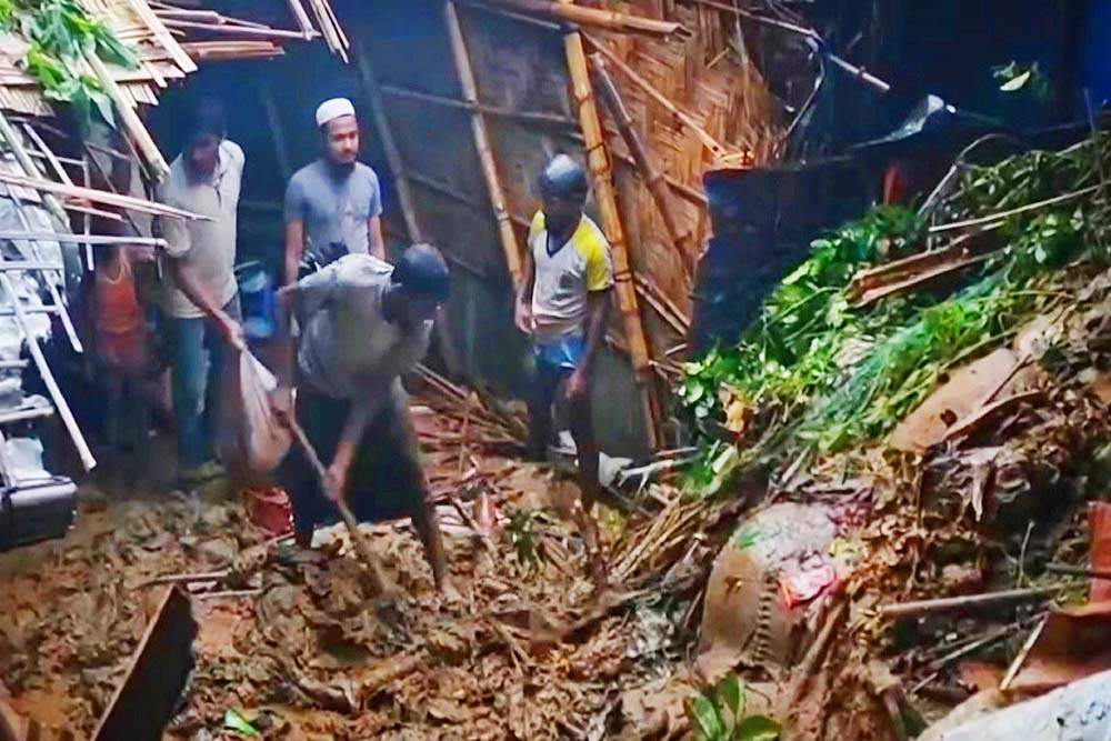 টানা বৃষ্টিতে কক্সবাজারে পাহাড়ধস, নিহত বেড়ে ৯