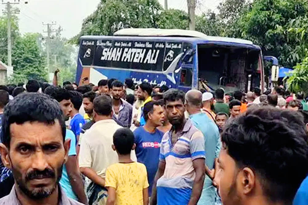 বগুড়ায় বাসচাপায় ৬ জন নিহত