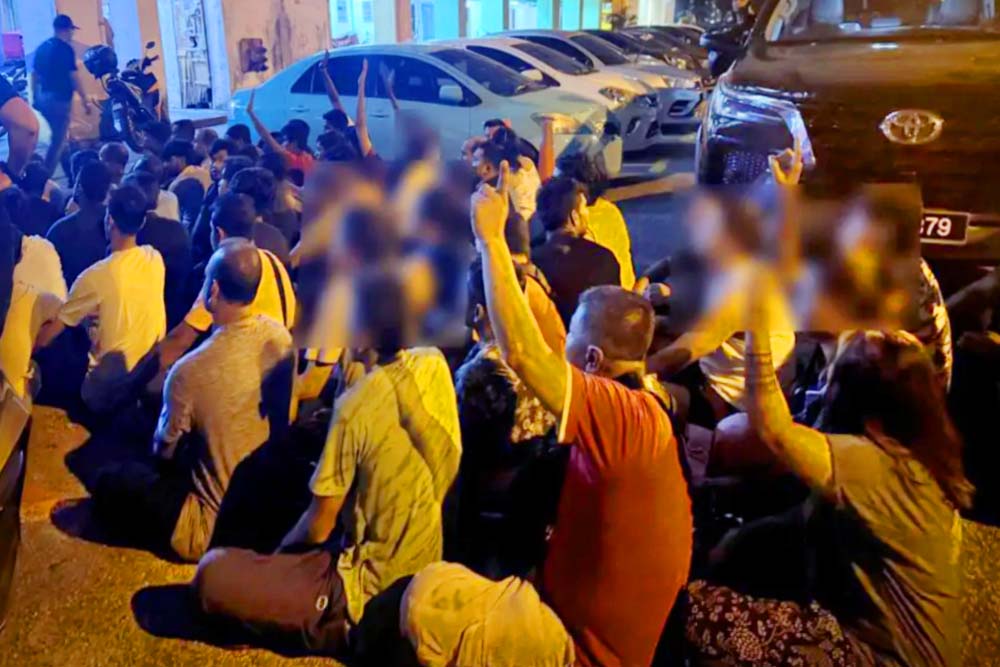 মালয়েশিয়ায় ব্যাপক ধরপাকড়, ৪৬০ বাংলাদেশি সহ আটক সহস্রাধিক অভিবাসী