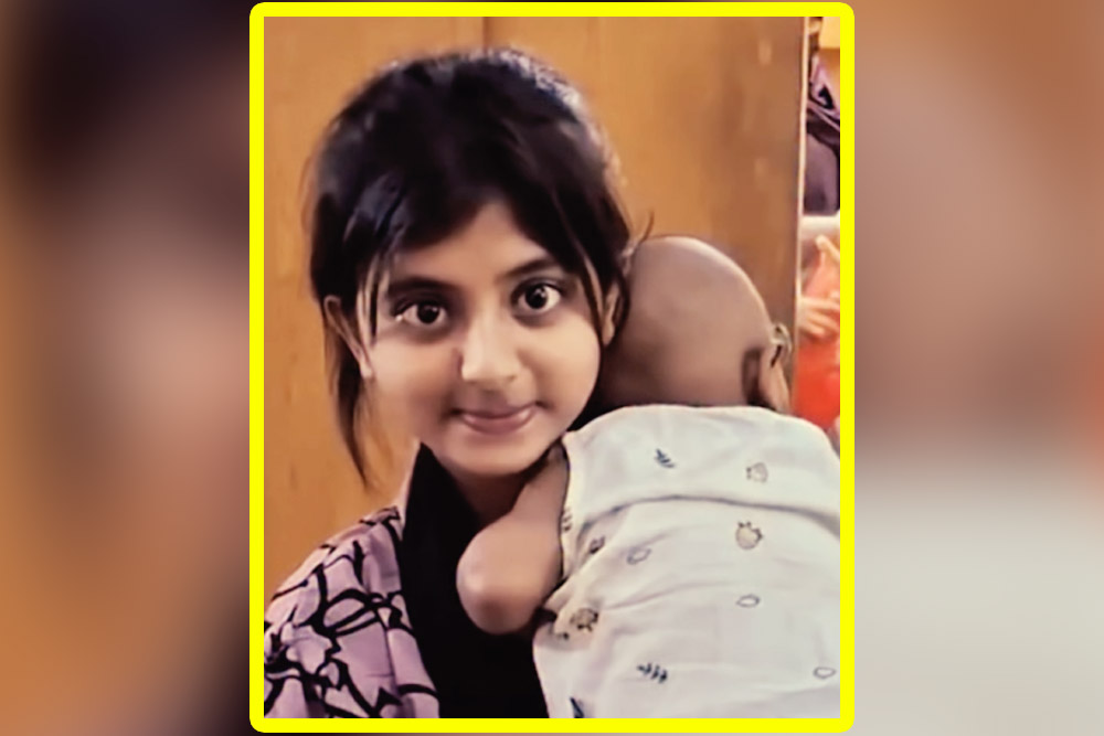 ভাইরাল ঘটনা, তেরো বছরের মায়ের কোলে সাত মাসের শিশু, নেপথ্যে কী?
