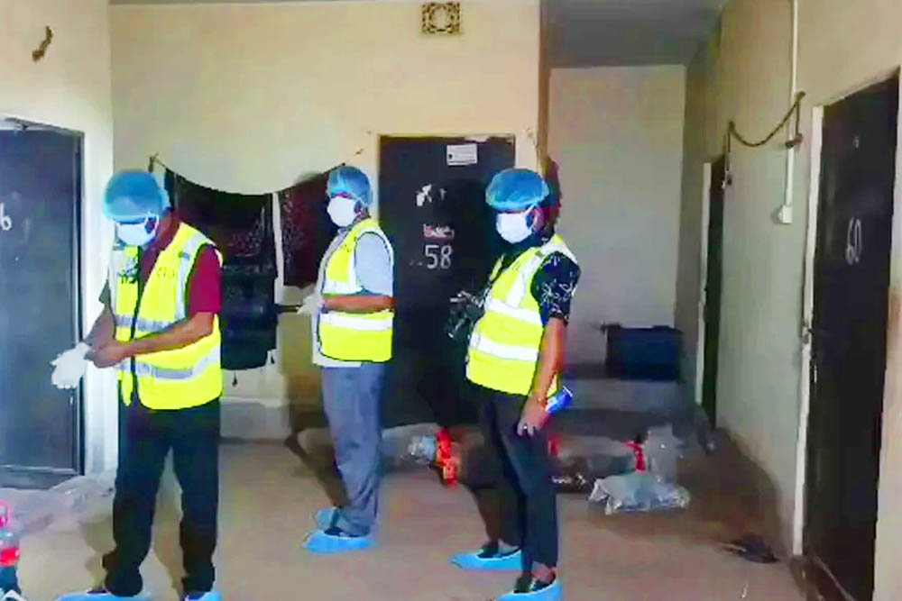 সাভারে ঘরে মিলল স্বামী-স্ত্রী ও সন্তানের মরদেহ