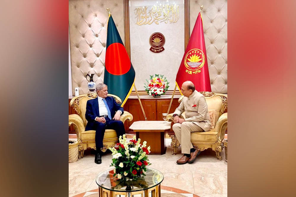 রাষ্ট্রপতির সঙ্গে ভারতীয় হাইকমিশনার দীনেশ ত্রিবেদীর সাক্ষাৎ