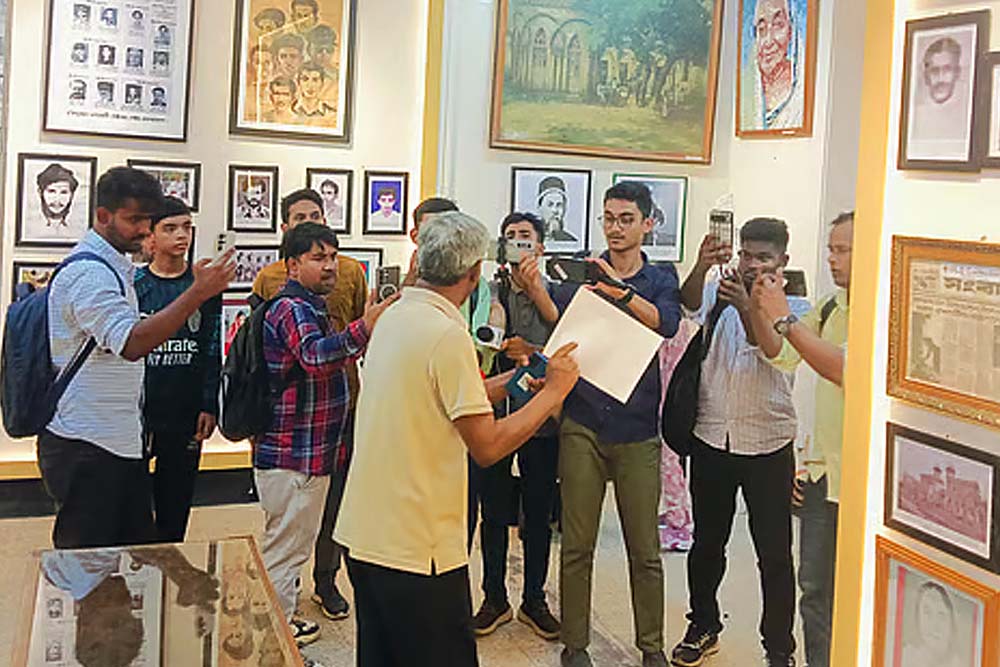 ডাকসু সংগ্রহশালায় জিন্নাহর ছবি টানানোয় প্রতিবাদ, ব্যবস্থা নেবে প্রশাসন