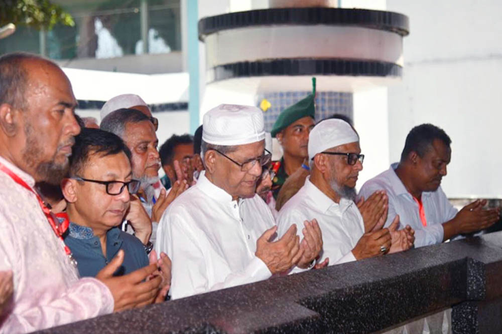 হযরত শাহজালাল ও শাহ পরান (রহ.)-এর মাজার জিয়ারত করলেন রাষ্ট্রপতি