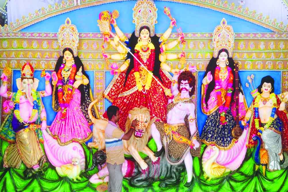 মহাষষ্ঠীতে আজ শুরু শারদীয় দুর্গাপূজা